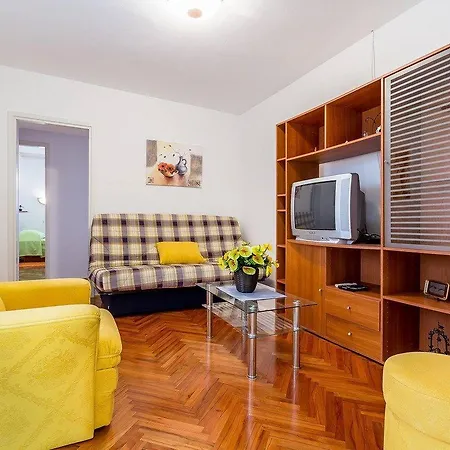 Aurora Apartment *
